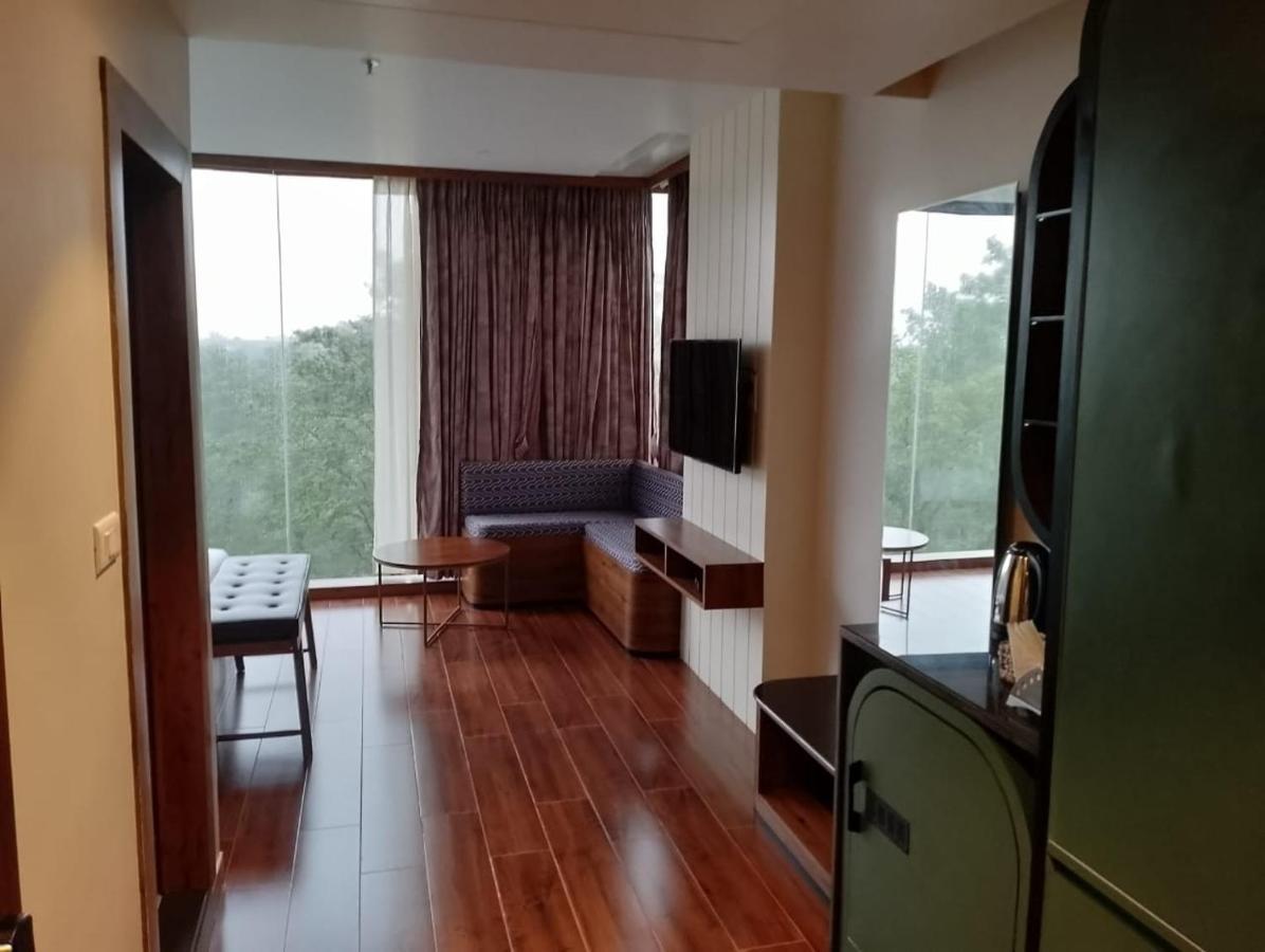 The Convoy Hotel Dibrugarh Esterno foto