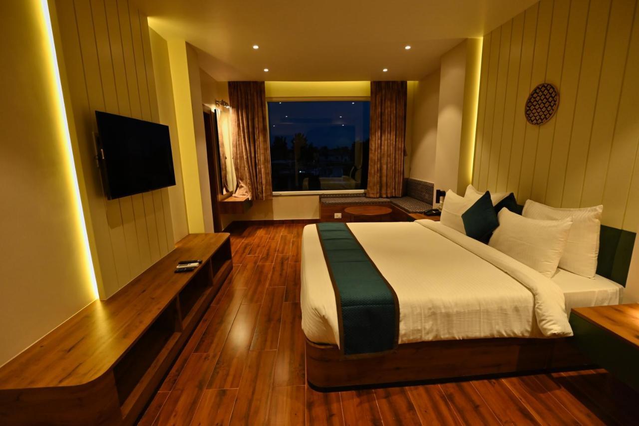 The Convoy Hotel Dibrugarh Esterno foto