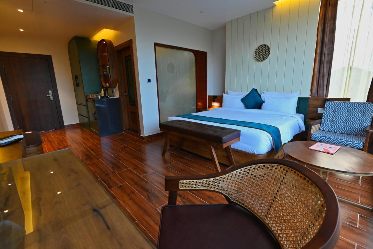 The Convoy Hotel Dibrugarh Esterno foto